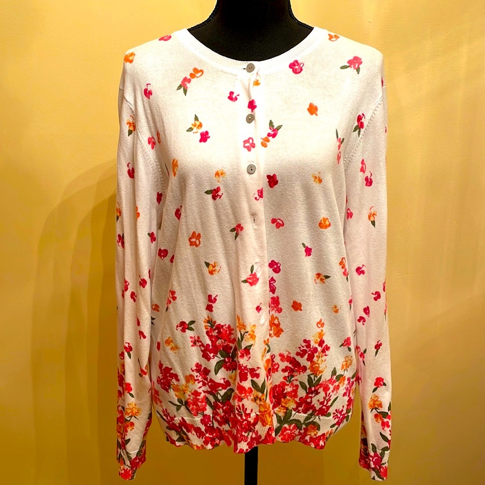 Karen Scott PXL button up sweater. White with pink floral print.